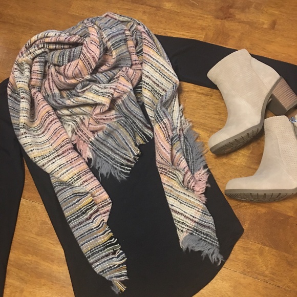 NWT Plaid Blanket Scarf Wrap BOUTIQUE - Picture 1 of 5